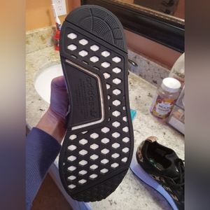 Women's tennis shoes